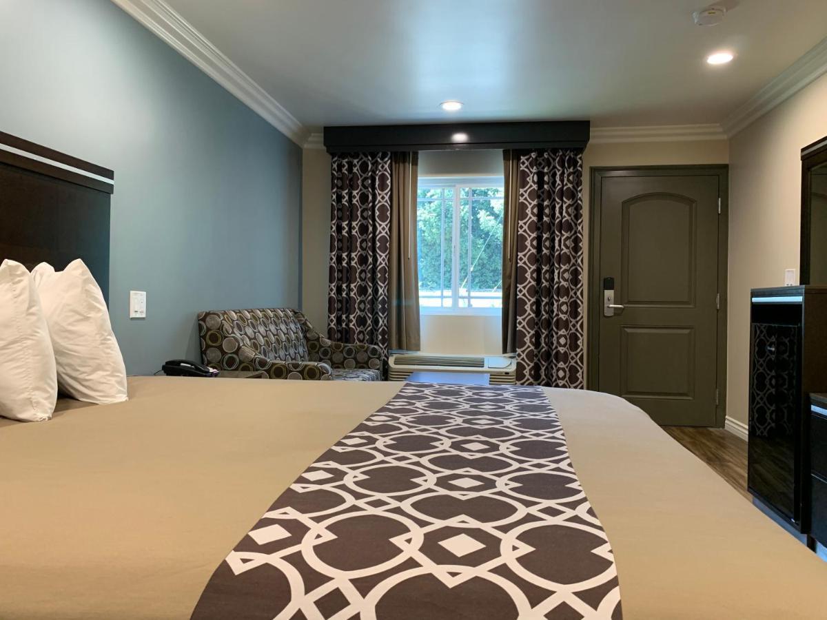 Walnut Inn & Suites West Covina Esterno foto