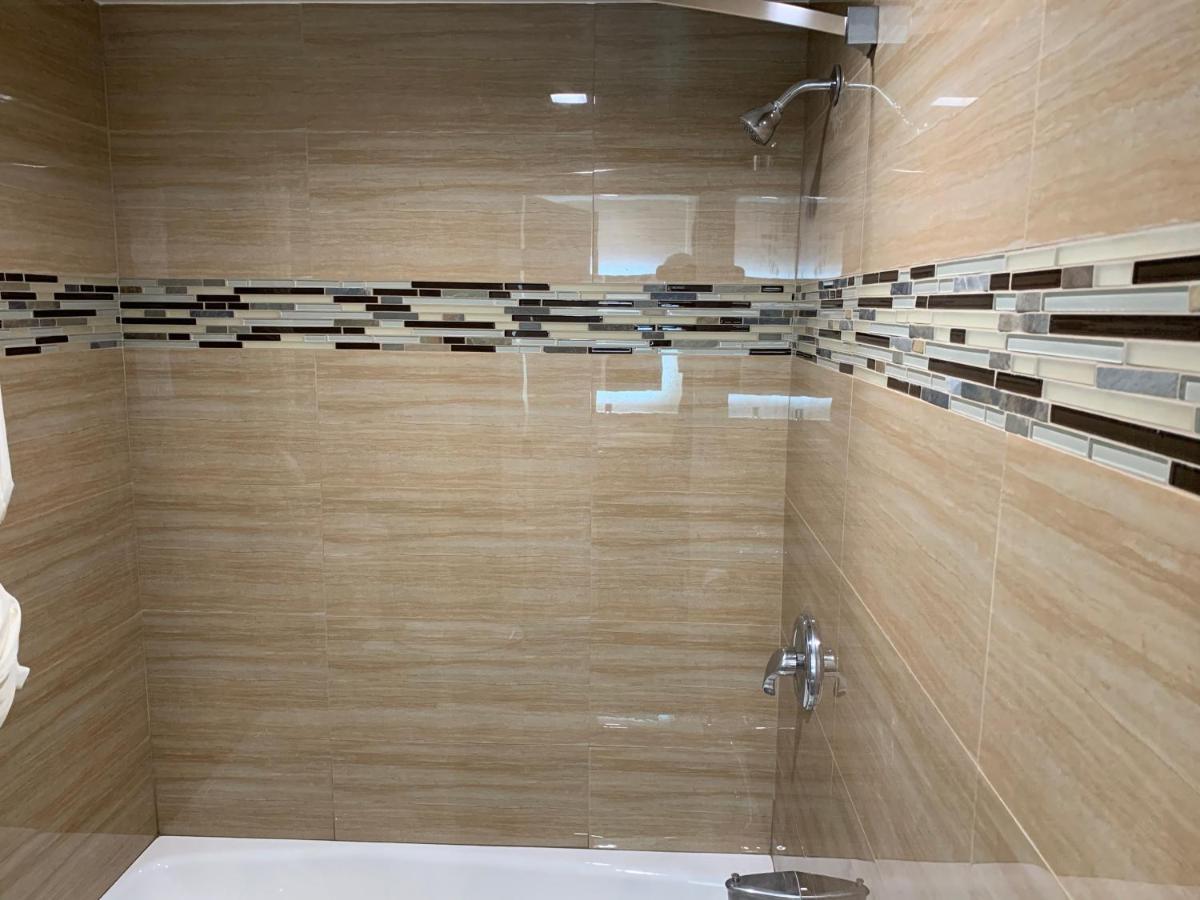 Walnut Inn & Suites West Covina Esterno foto