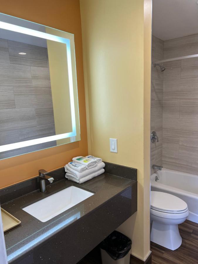 Walnut Inn & Suites West Covina Esterno foto