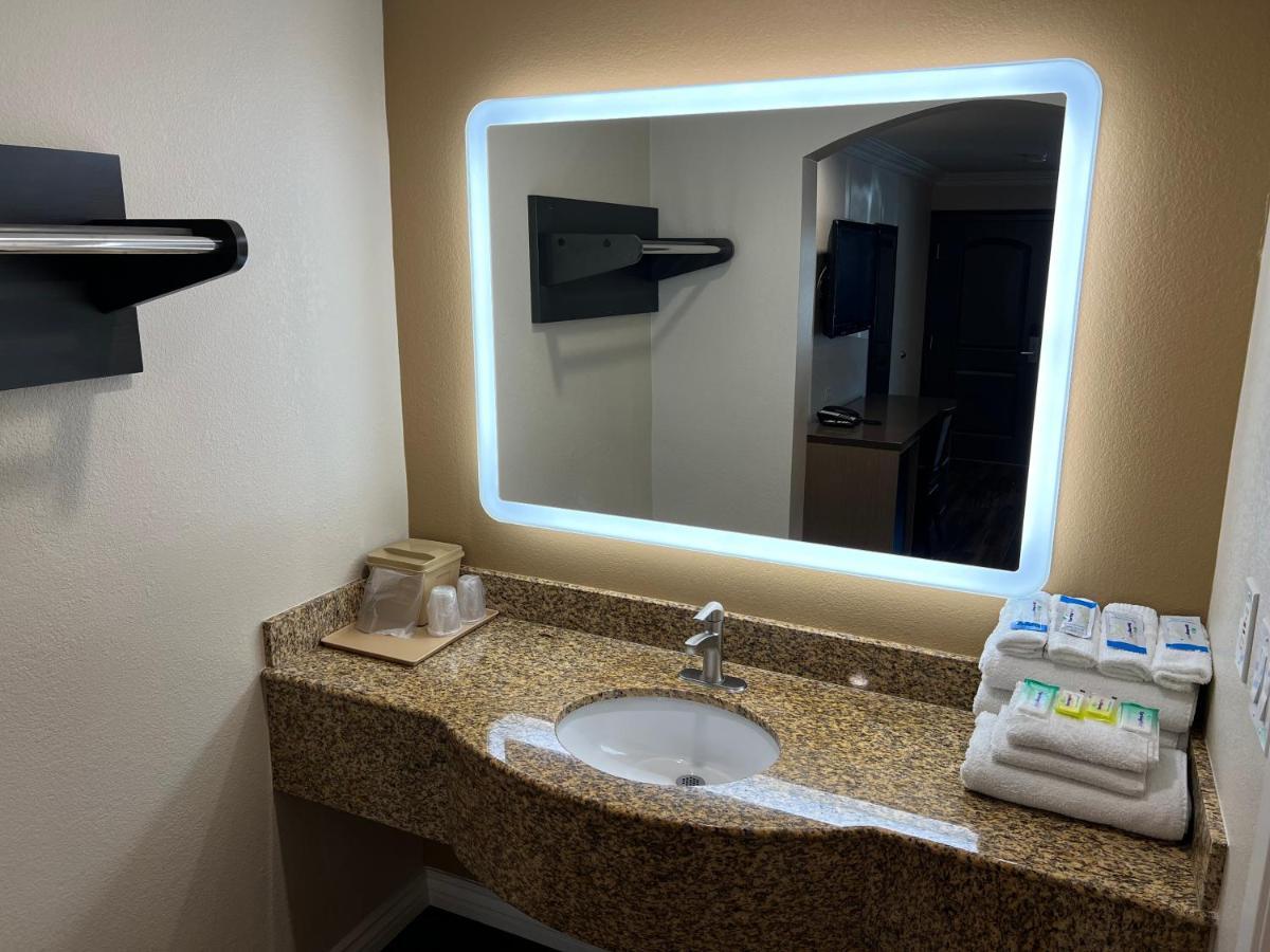 Walnut Inn & Suites West Covina Esterno foto