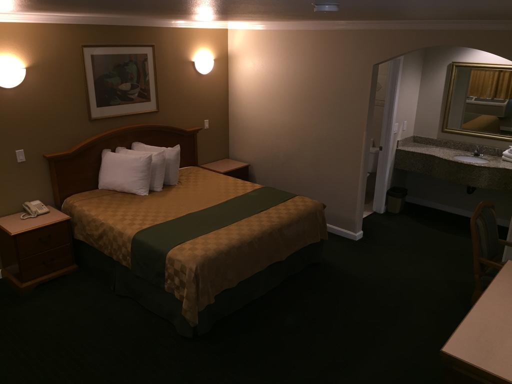 Walnut Inn & Suites West Covina Esterno foto