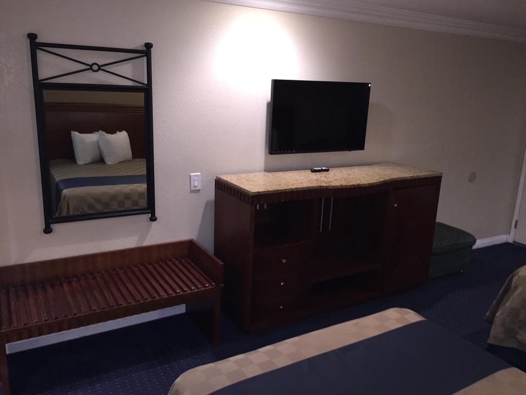 Walnut Inn & Suites West Covina Esterno foto