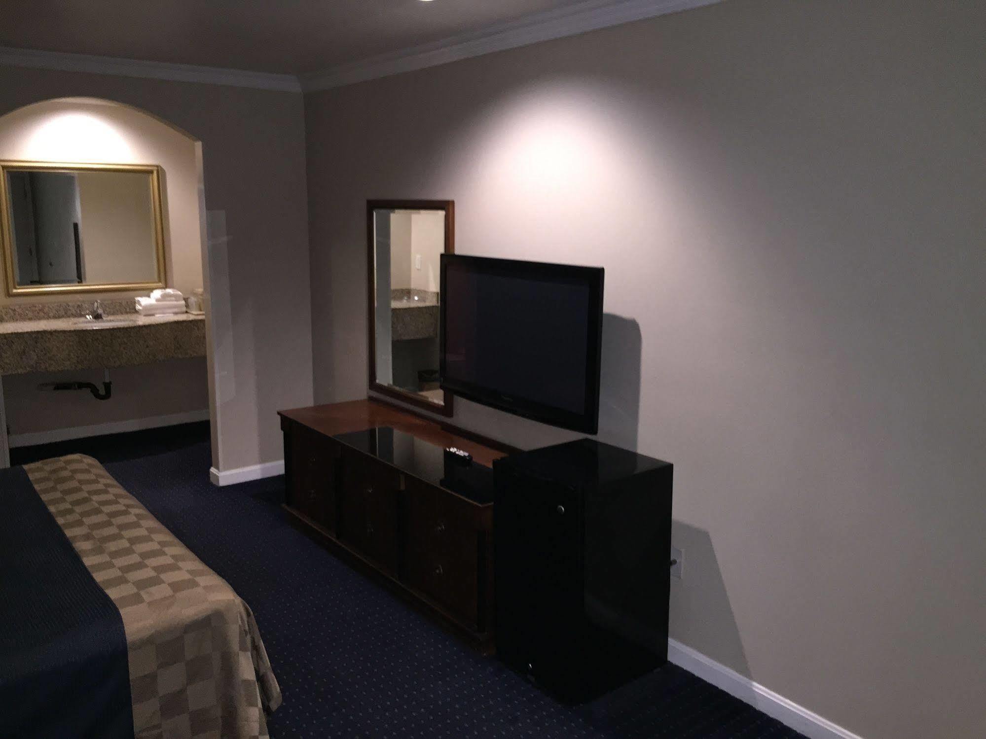Walnut Inn & Suites West Covina Esterno foto