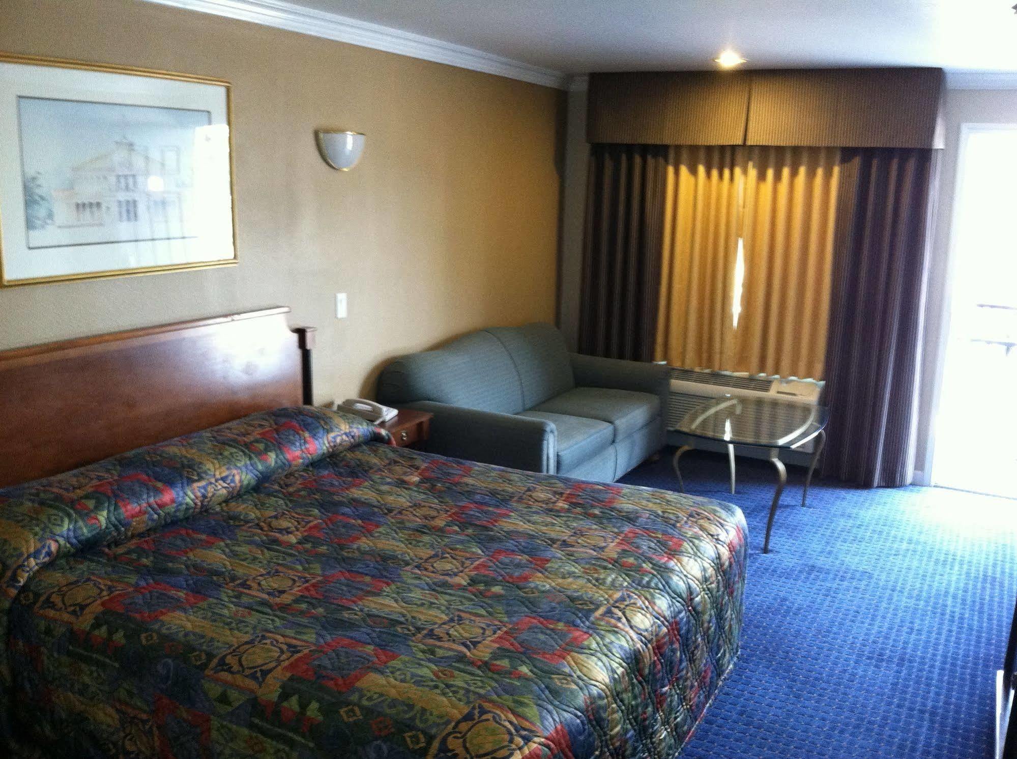 Walnut Inn & Suites West Covina Esterno foto