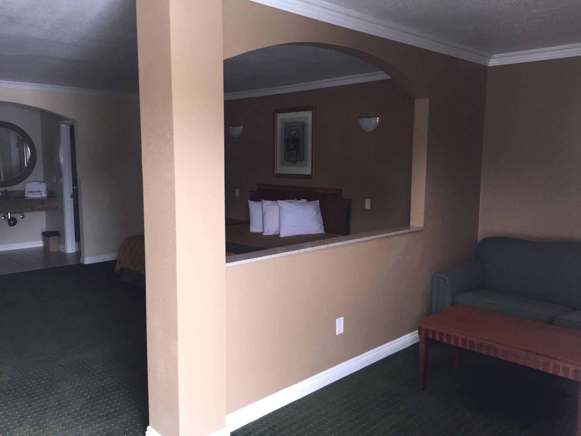 Walnut Inn & Suites West Covina Esterno foto