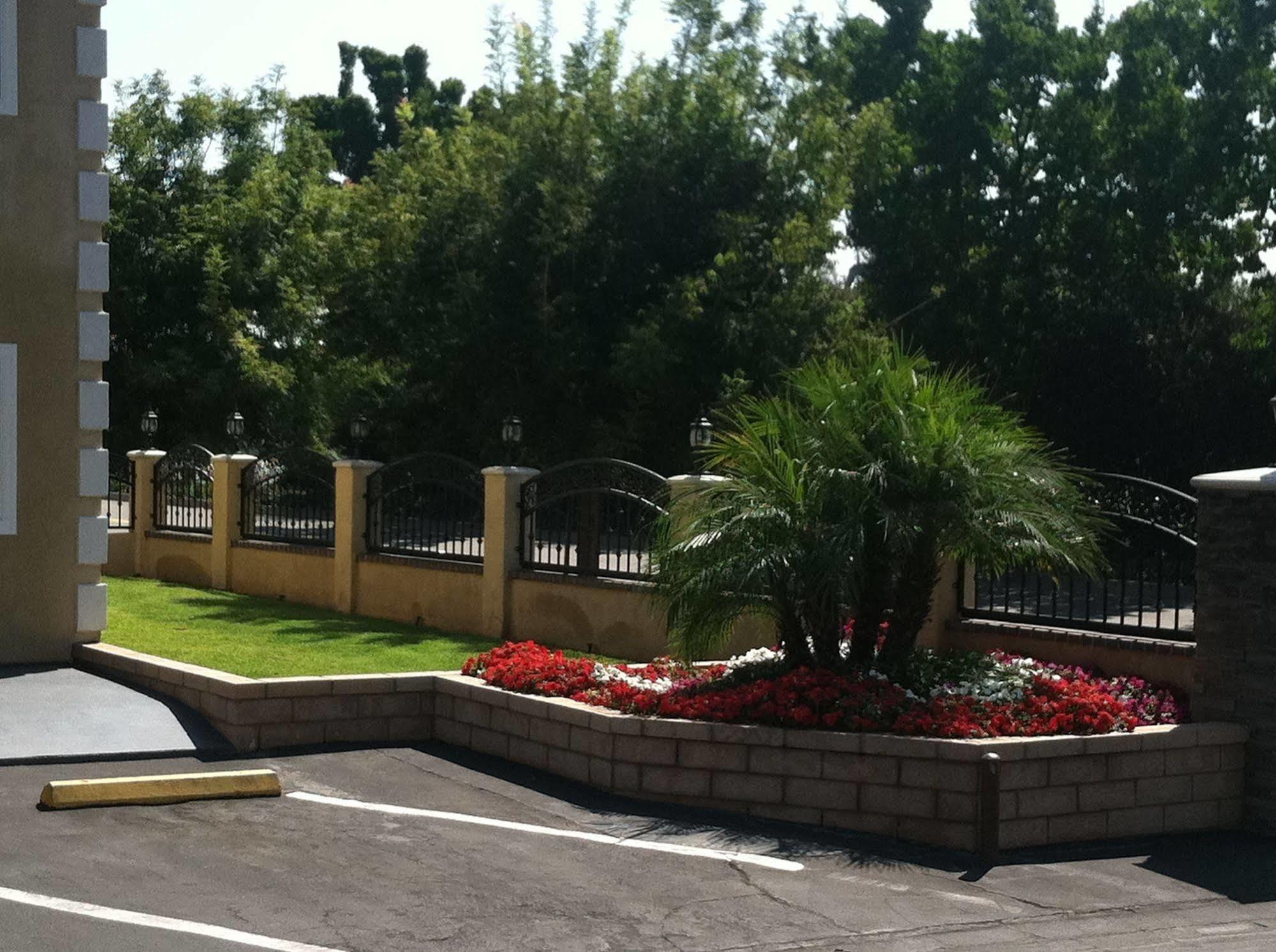 Walnut Inn & Suites West Covina Esterno foto